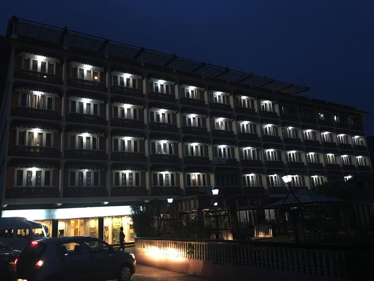 Shah Abbas Hotel At Dal Lake Srinagar  Exterior photo