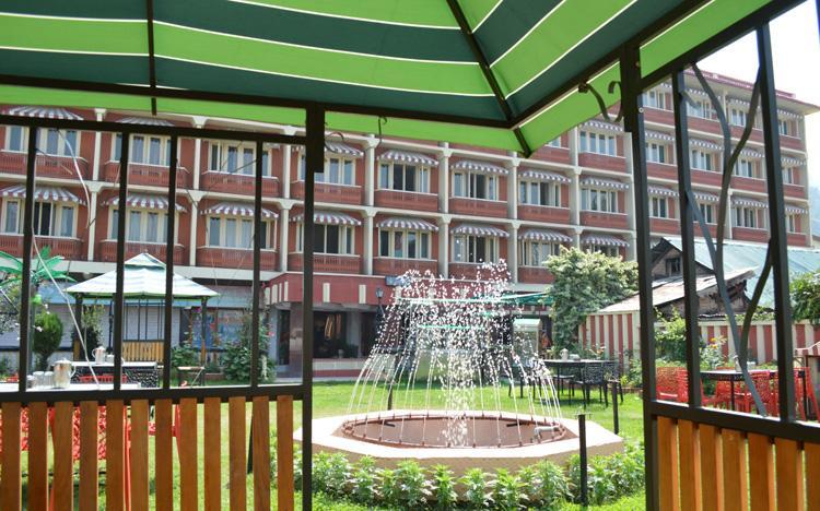 Shah Abbas Hotel At Dal Lake Srinagar  Exterior photo